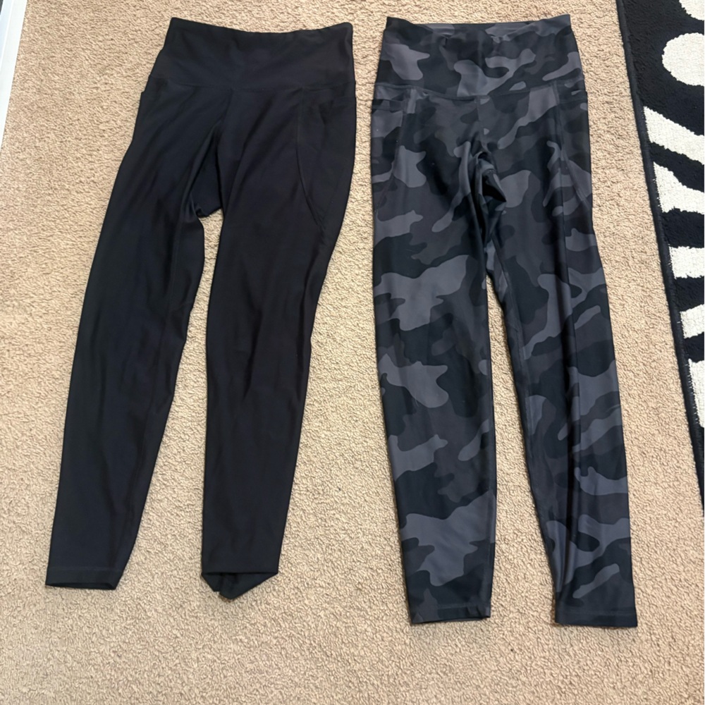 Women's Black and Camouflage Old navy Leggings bundle